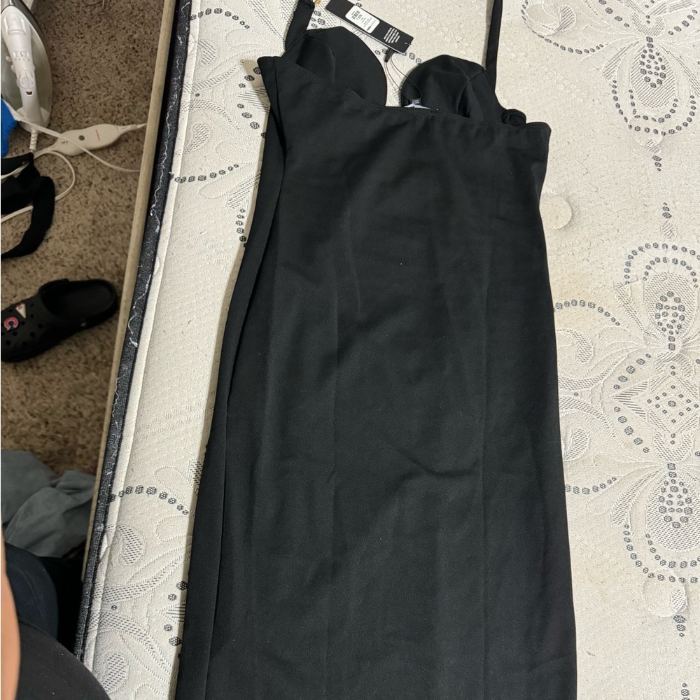 Dresses - Picture 3 of 5